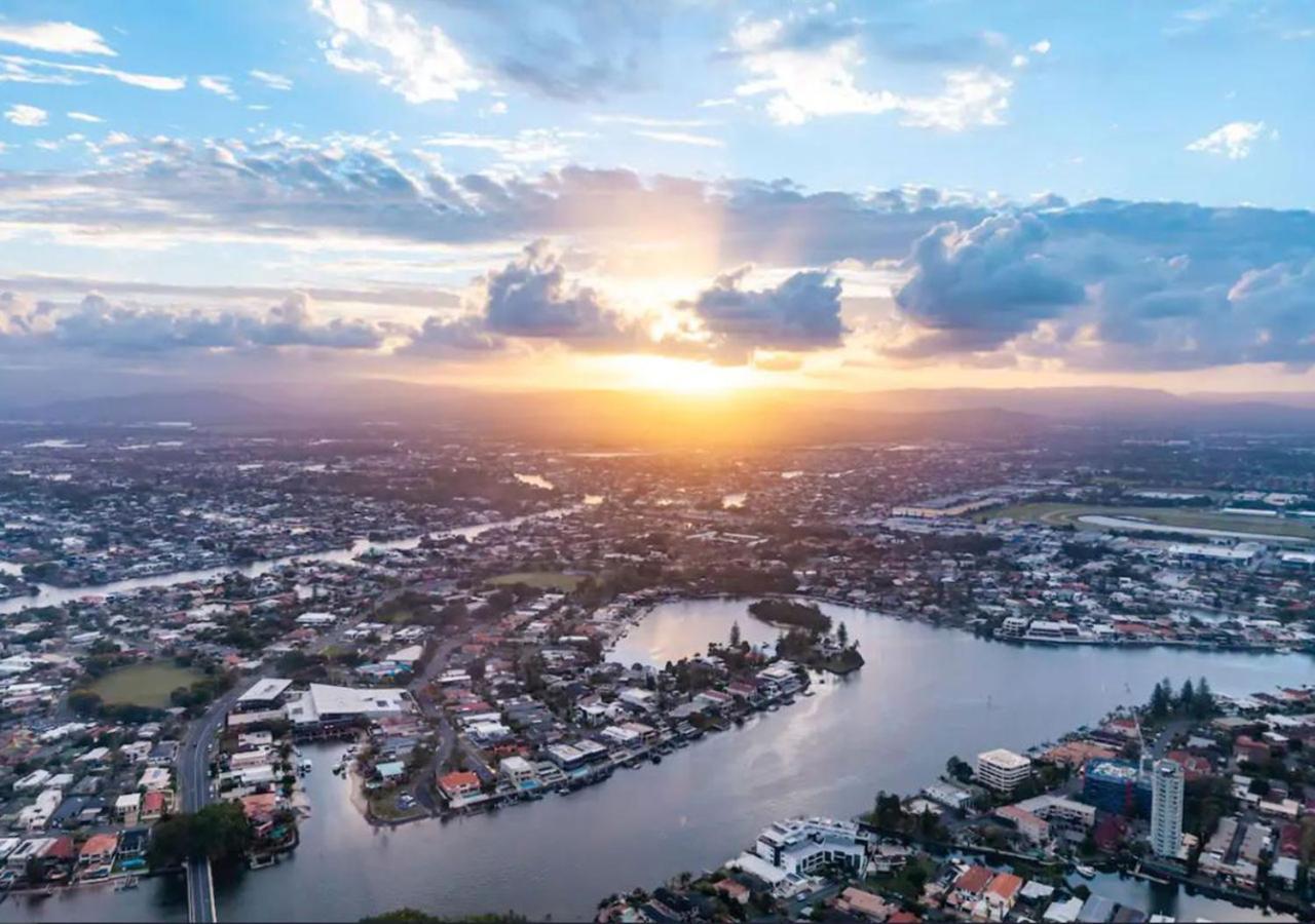 Sofitel Gold Coast Broadbeach Екстериор снимка Aerial view of the Brisbane River