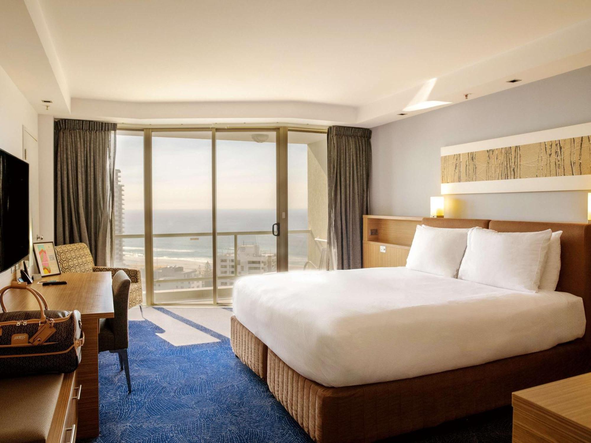 Sofitel Gold Coast Broadbeach Екстериор снимка A guest room at Hilton Tel Aviv