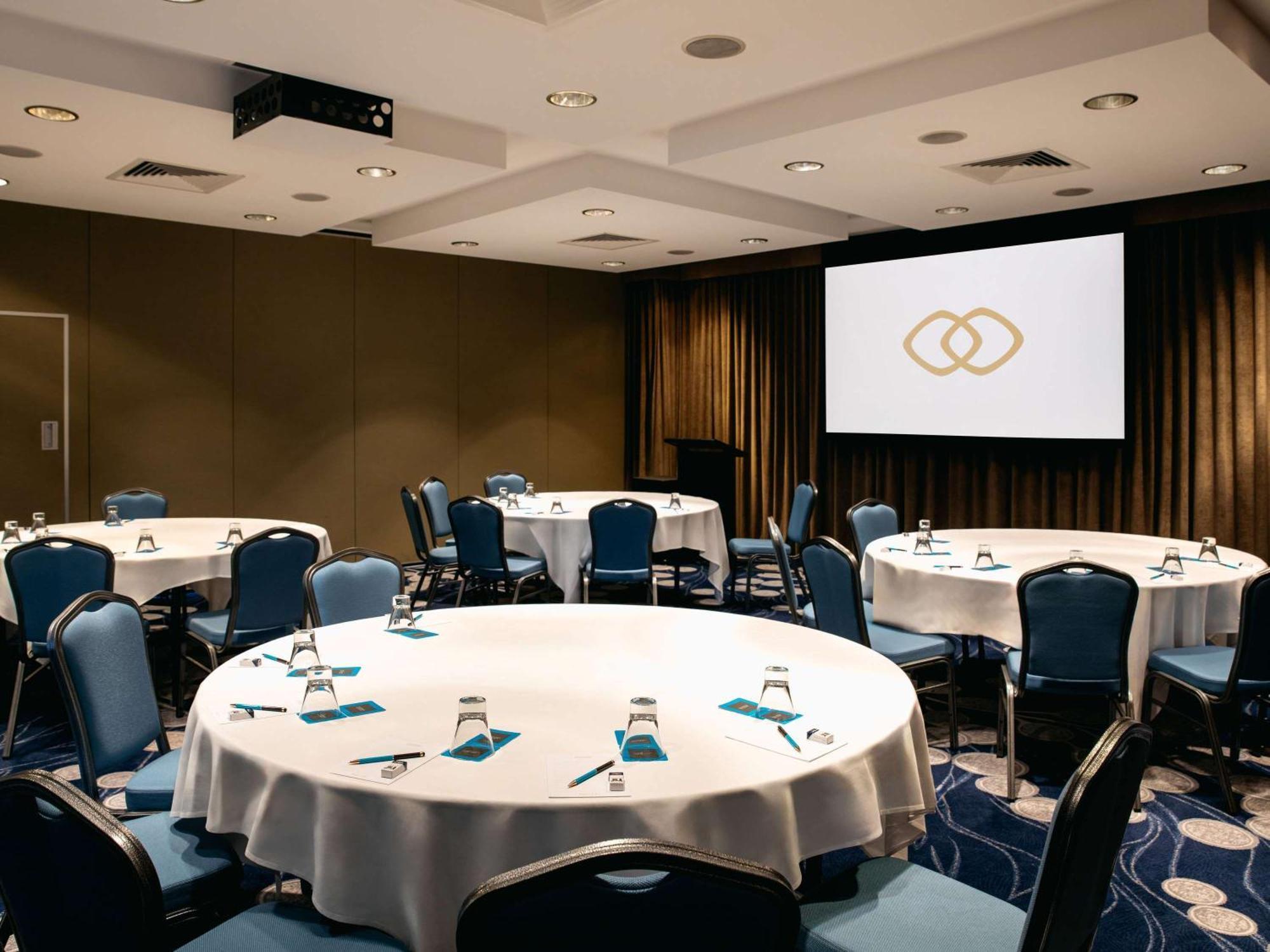 Sofitel Gold Coast Broadbeach Екстериор снимка The meeting room