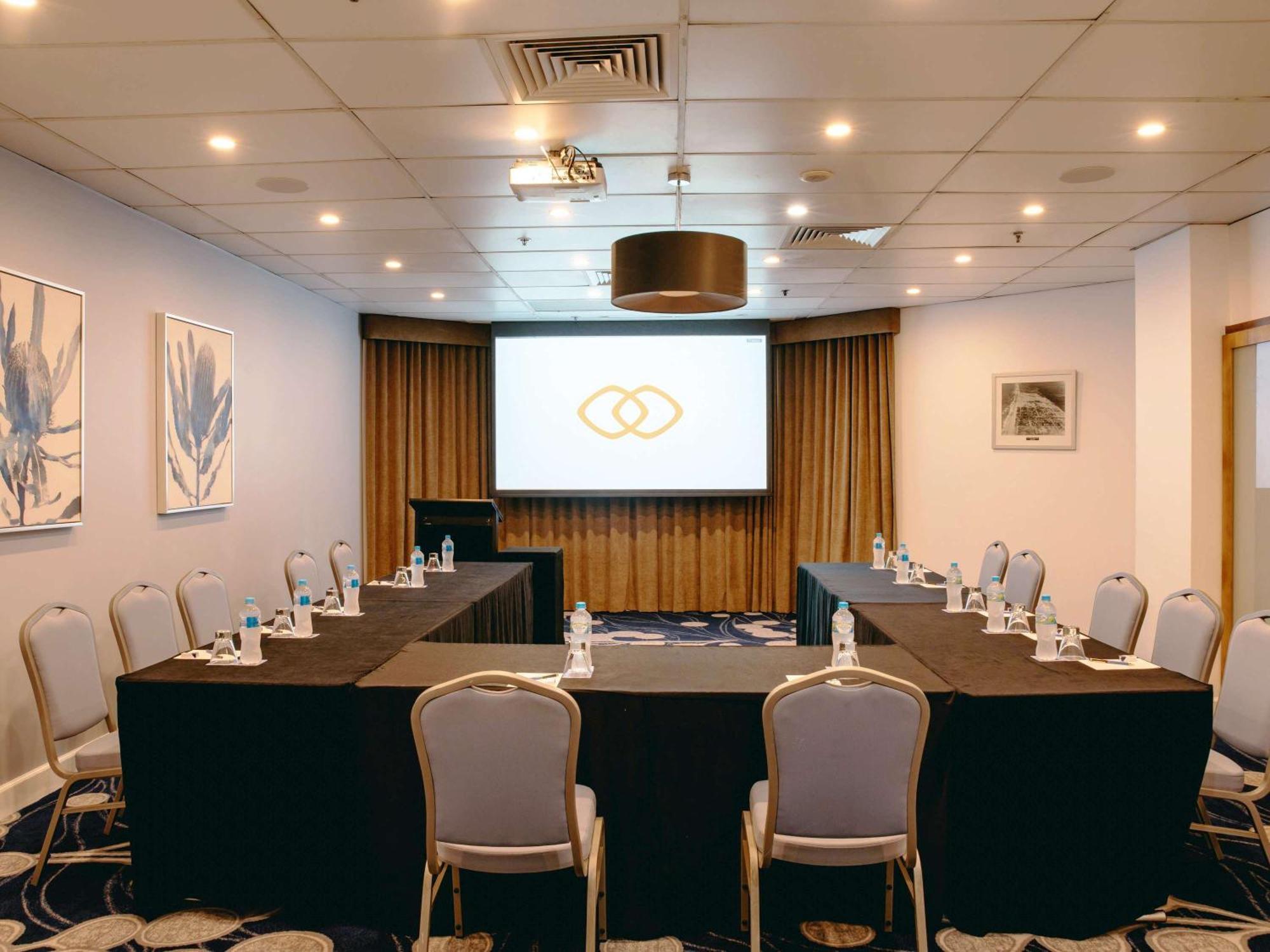 Sofitel Gold Coast Broadbeach Екстериор снимка The meeting room at the hotel
