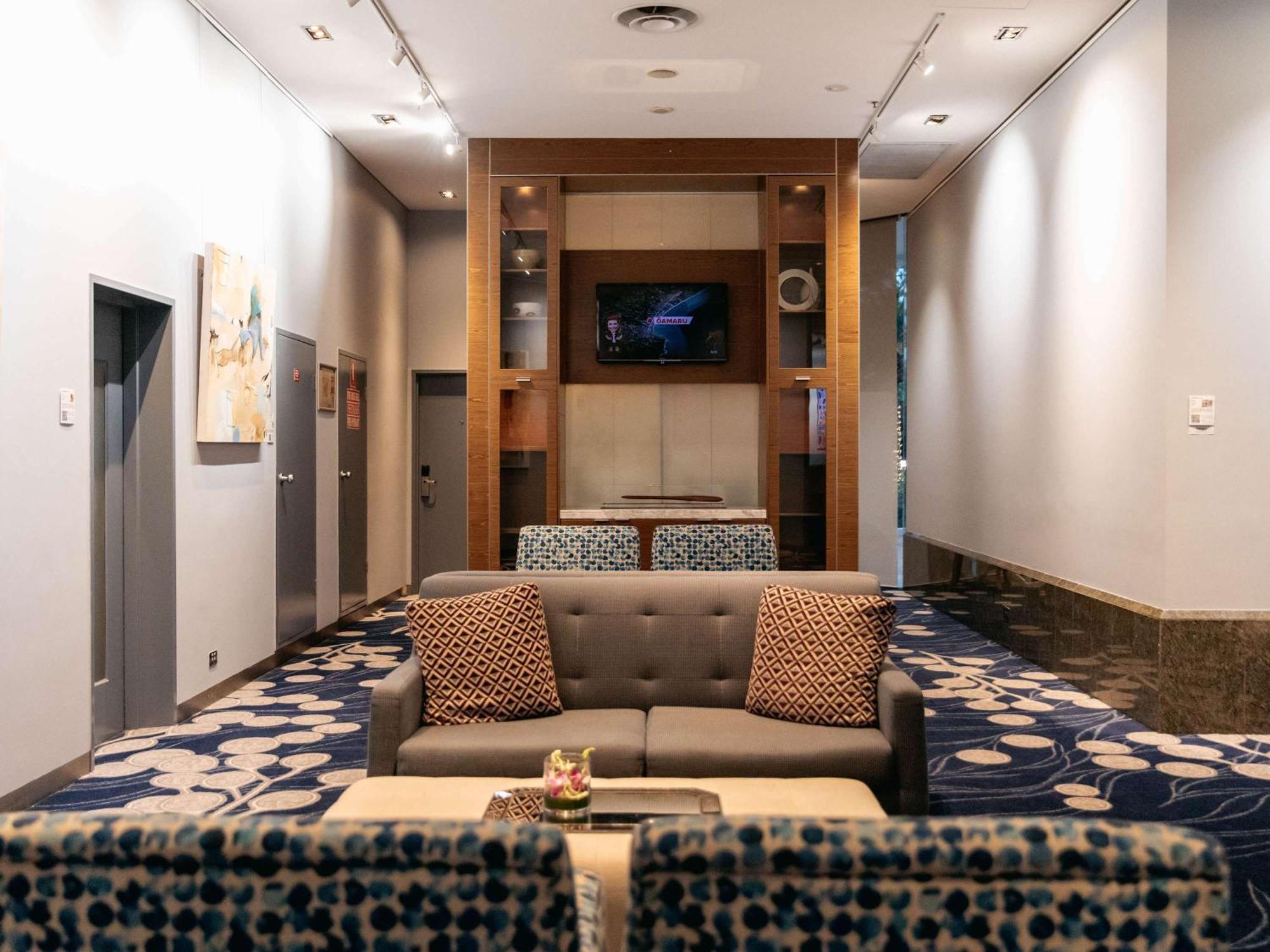 Sofitel Gold Coast Broadbeach Екстериор снимка The lounge at the airport