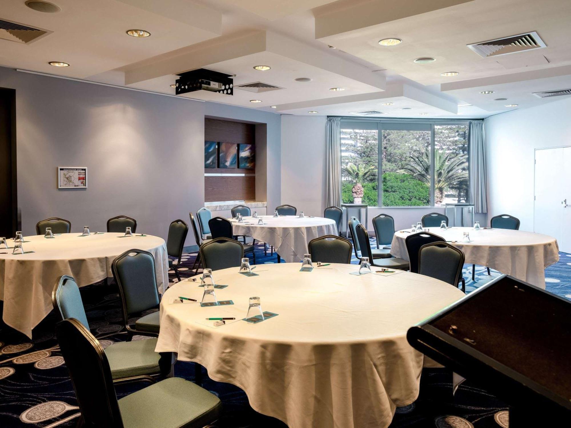 Sofitel Gold Coast Broadbeach Екстериор снимка The meeting room