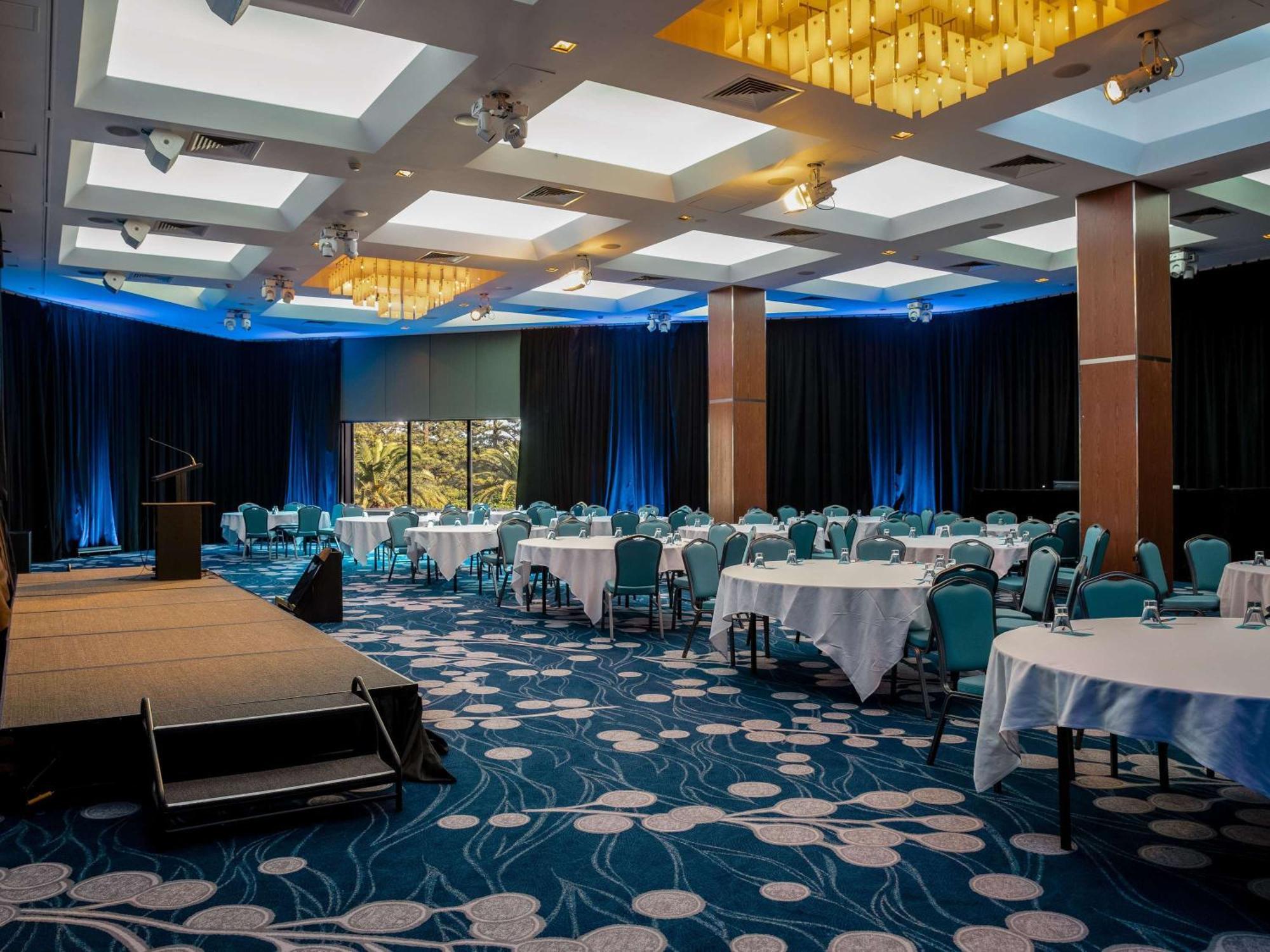 Sofitel Gold Coast Broadbeach Екстериор снимка The ballroom at the Radisson Blu Hotel, Dublin Airport