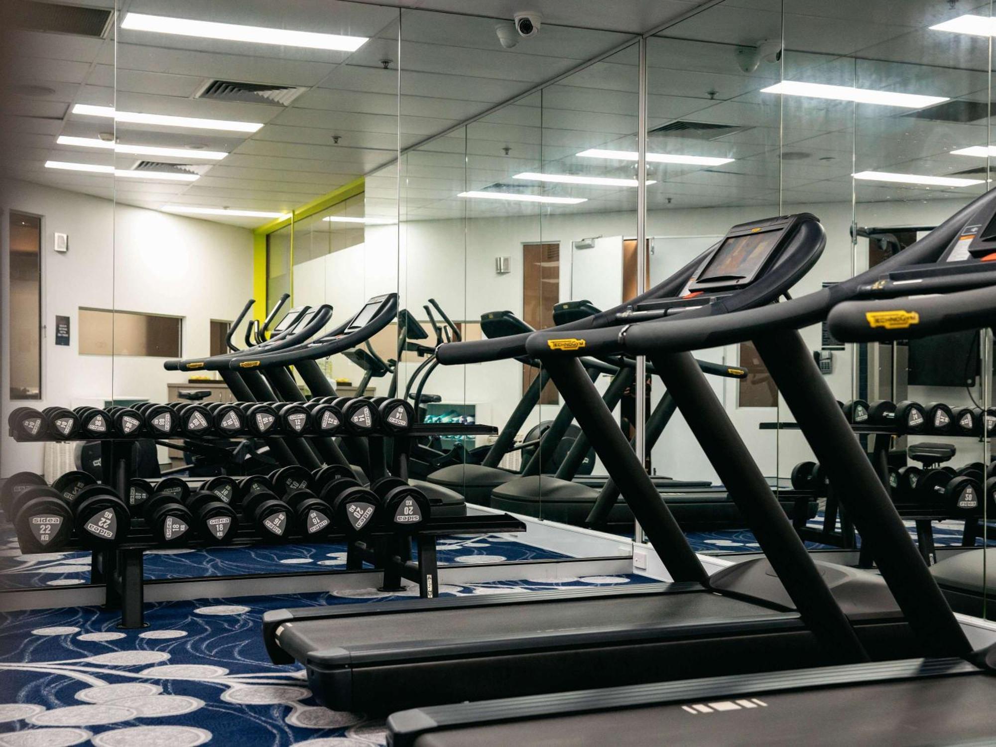 Sofitel Gold Coast Broadbeach Екстериор снимка The gym at the hotel