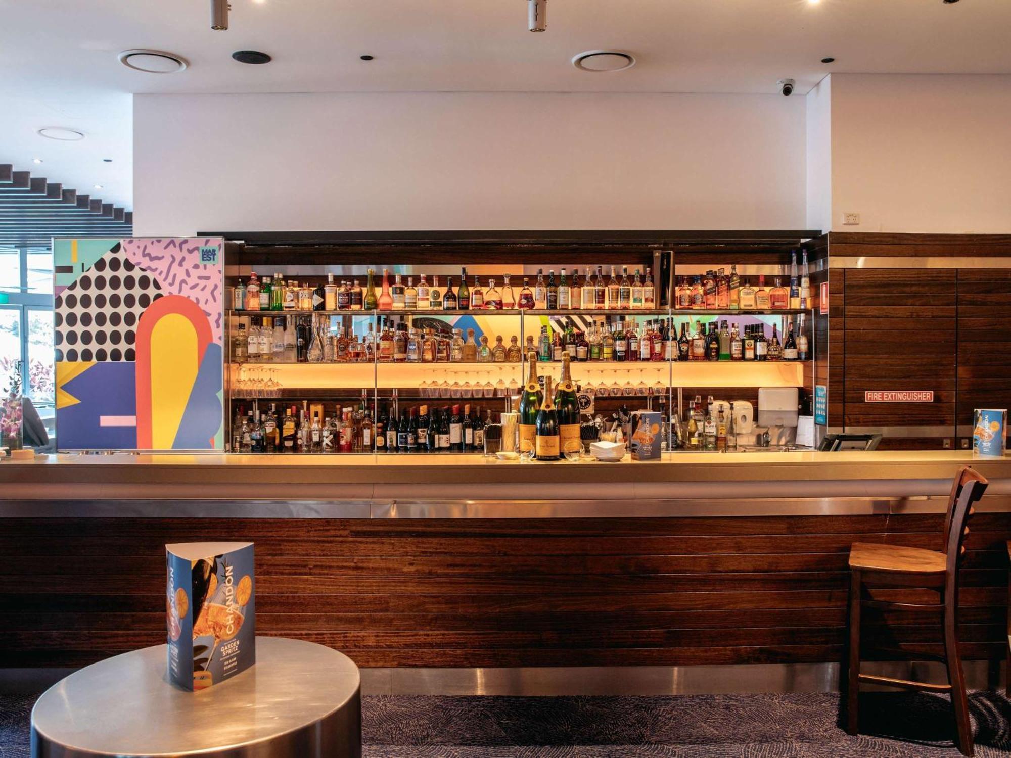 Sofitel Gold Coast Broadbeach Екстериор снимка The bar at the National Theatre