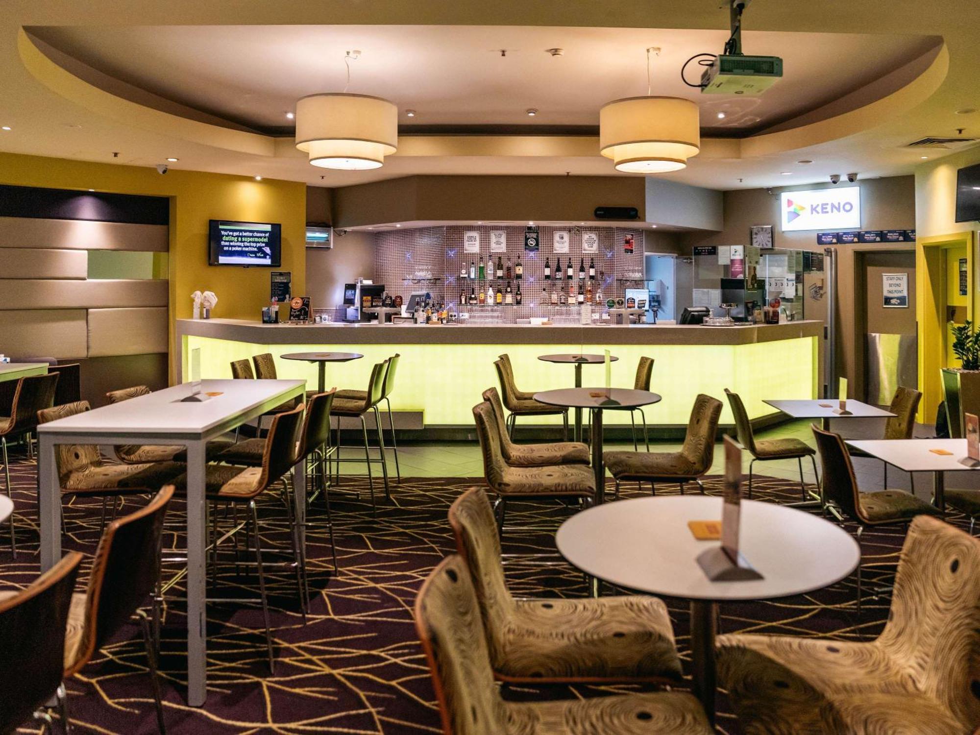 Sofitel Gold Coast Broadbeach Екстериор снимка The lounge at the airport