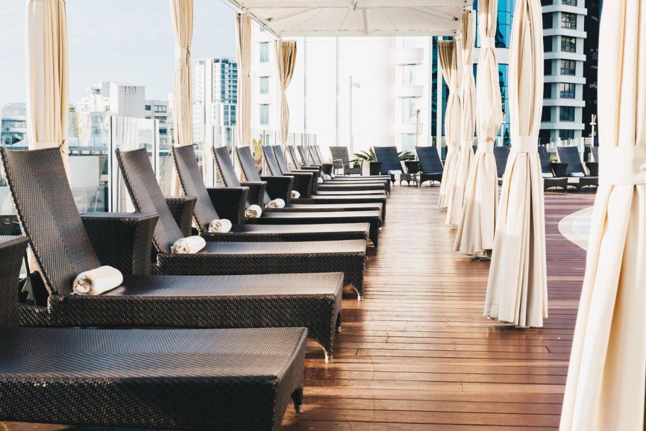 Sofitel Gold Coast Broadbeach Екстериор снимка The pool deck at the 39th floor